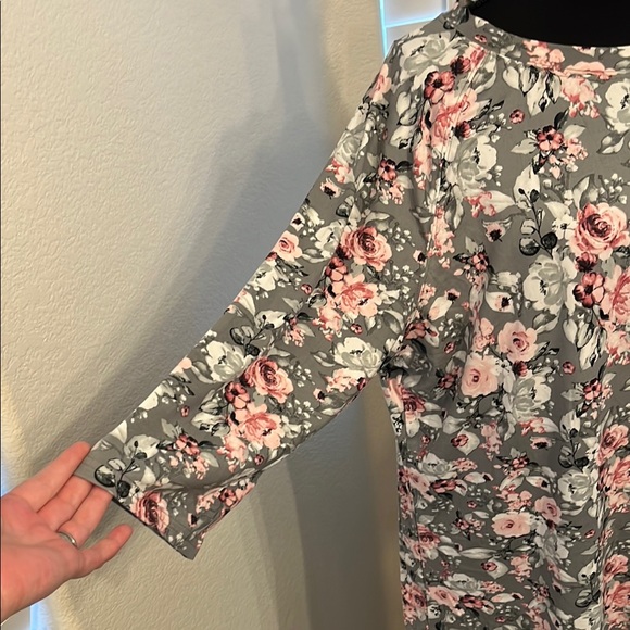 Pink & Grey Relaxed Blouse with Floral Design Size XXL NWOT - Picture 5 of 8